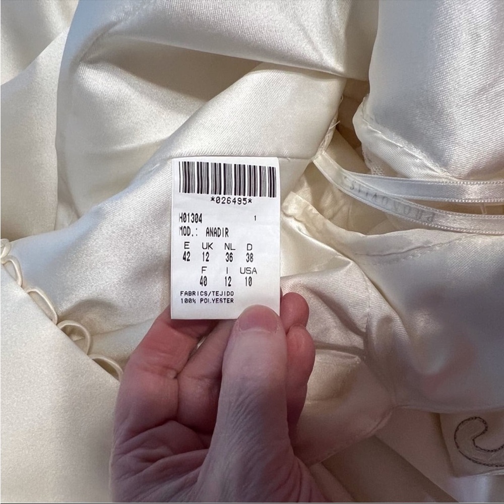 Elegant White Satin Gown - Picture 10 of 10